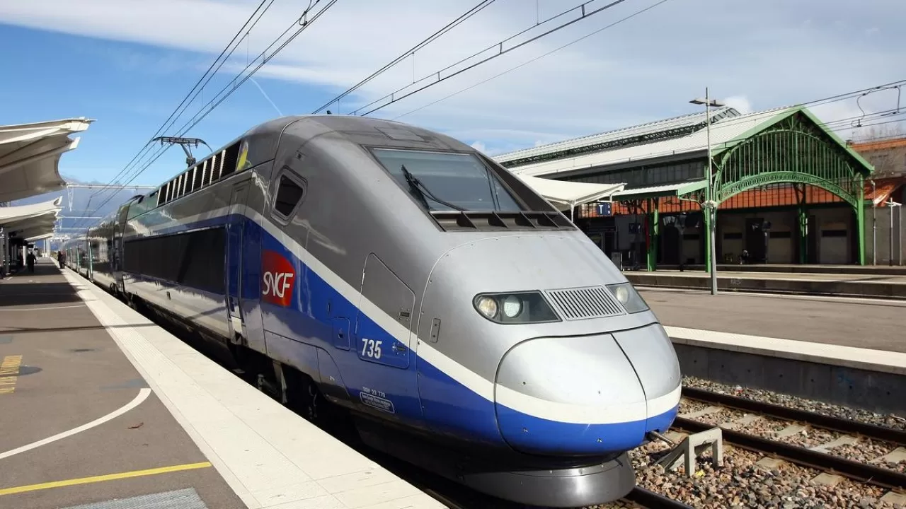30% поездов не вышли на линии во Франции