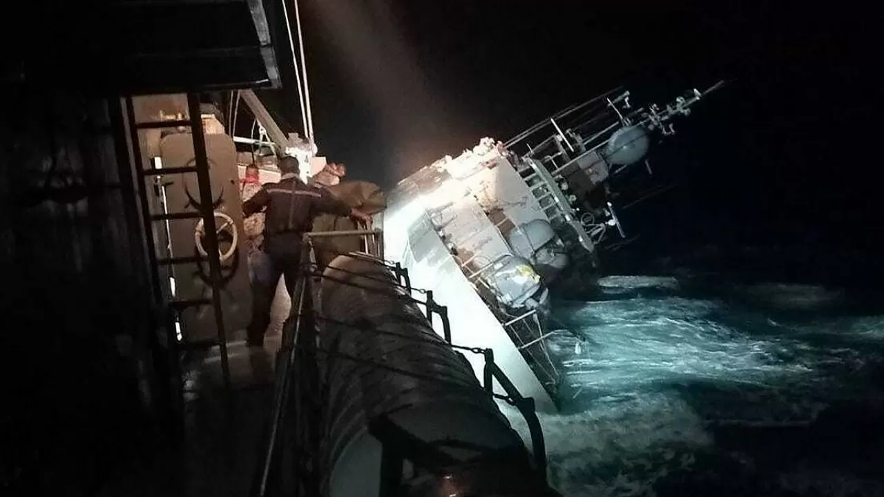 В Таиланде затонул военный корвет во время шторма