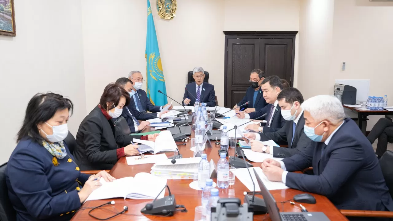 "Астана" халықаралық қаржы орталығын дамыту туралы заң жобасы талқыланды