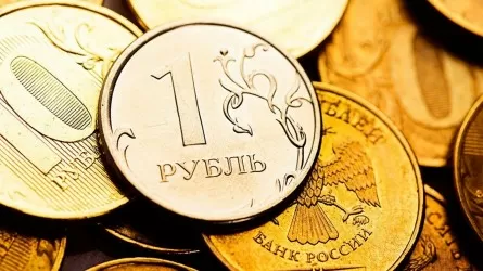 Российский рубль за неделю ослаб на 2,5%