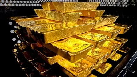 Цены на золото опускаются после трех дней роста