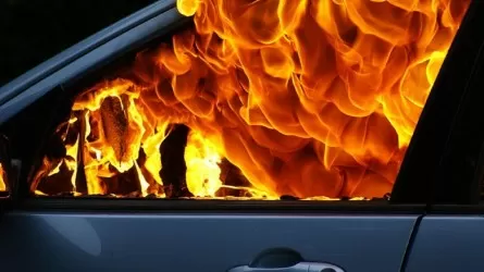 Мужчина в Астане поджег автомобиль женщины стоимостью 19 млн тенге