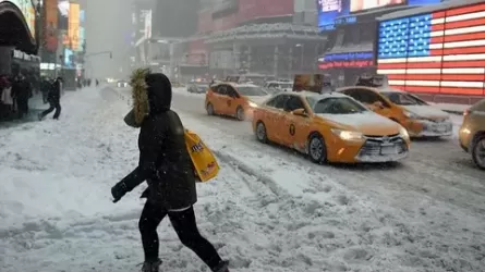 Сильная снежная буря затронула более 70% жителей США