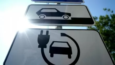 В Казахстане могут ввести штрафы за парковку на место, предназначенное для электромобиля