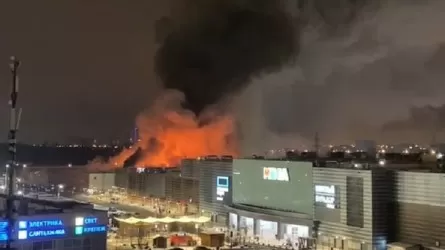 В Москве горит ТРЦ на Ленинградском шоссе. Слышны взрывы