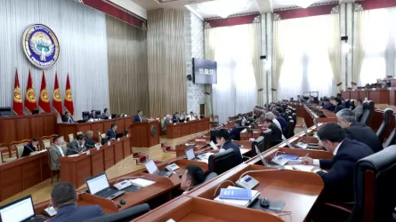 Экс-президентов Кыргызстана хотят лишить права жить на госдаче