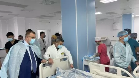 Детей, пострадавших в ДТП в Актюбинской области, навестил вице-министр здравоохранения