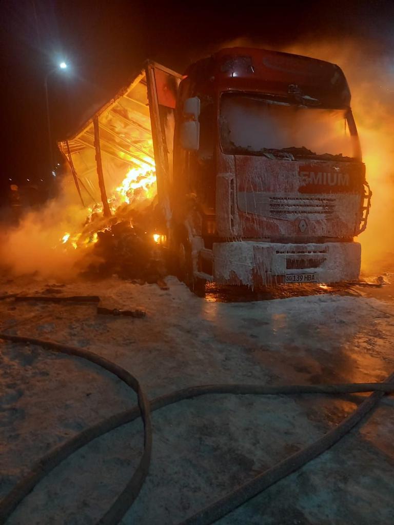 Почти 40 тонн узбекского нижнего белья сгорело на трассе