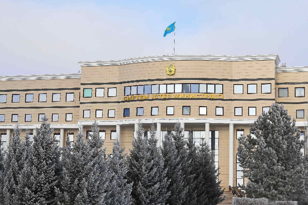 Казахстанские дипломаты помогли соотечественникам-дальнобойщикам