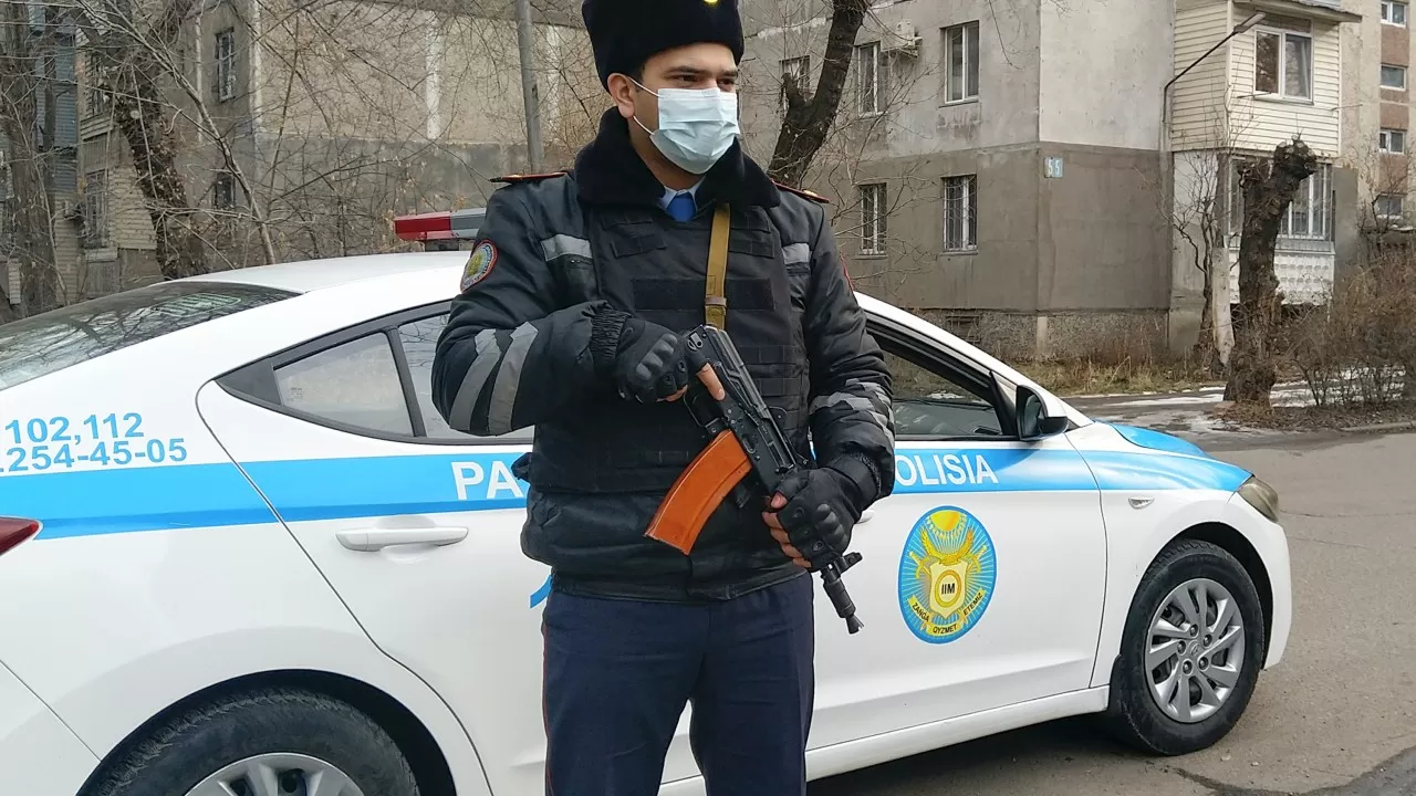 В Казахстане предложили расширить льготы для полицейских