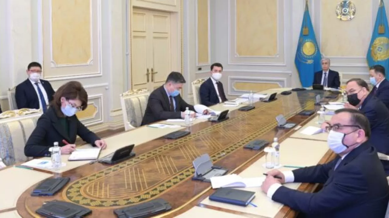 Kazakh President Sets Tasks on Economic Stabilization during Government Meeting