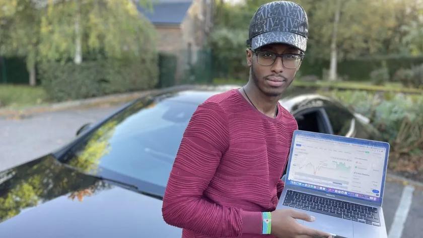 19-летний студент из Сомали инвестировал в криптовалюту £37, бросил учебу и две работы, а потом стал миллионером