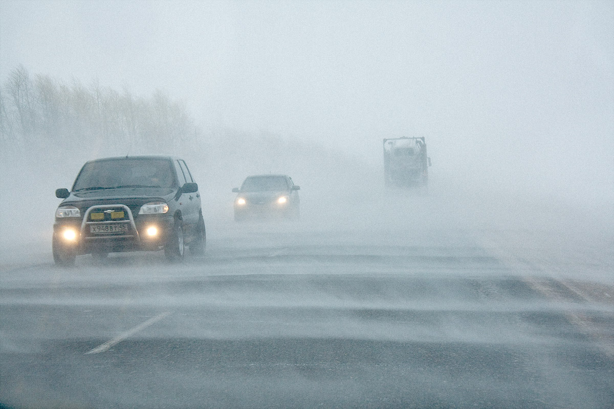 В двух регионах Казахстана сильный буран, закрывают трассы