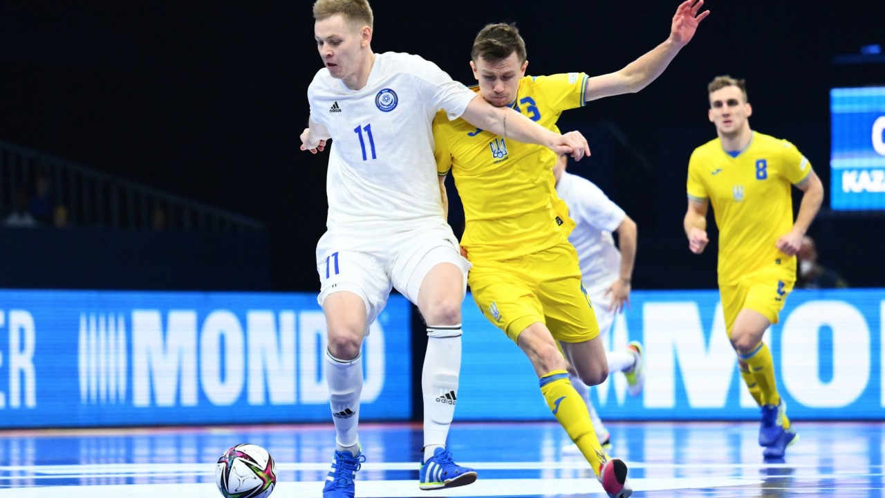 Украина выбила Казахстан на старте плей-офф футзального Евро