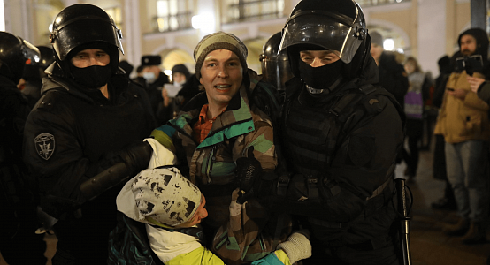 "Нет войне!" – массовые антивоенные акции проходят в крупнейших городах России