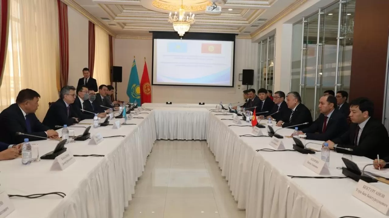 Казахстан и Кыргызстан договорились вместе бороться с "серыми сертификатами"