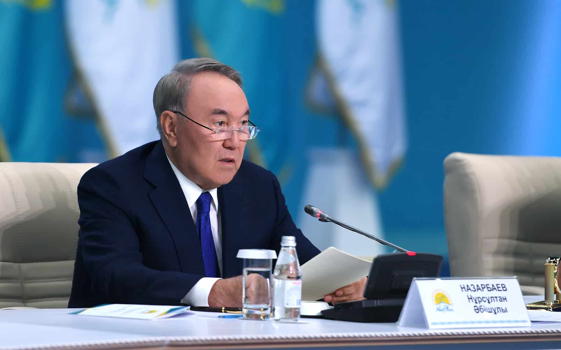 Назарбаевтың өкілетін қысқарту туралы құжат президентке жолданды 