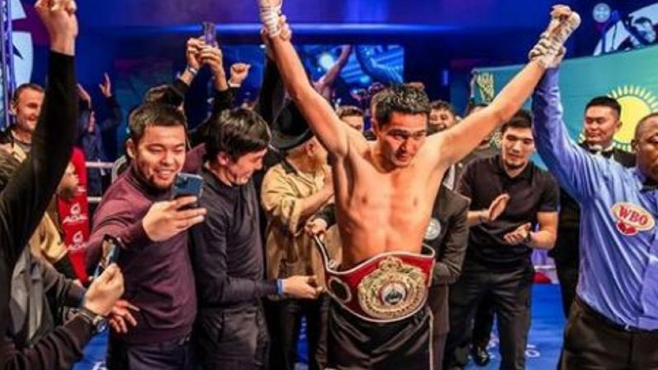 Непобежденный казахстанский боксер войдет в топ-10 мирового рейтинга  