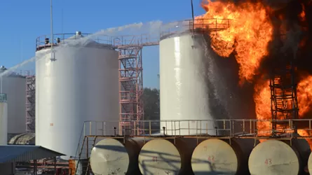Власти Киева заявили о пожаре на нефтебазе в пригороде