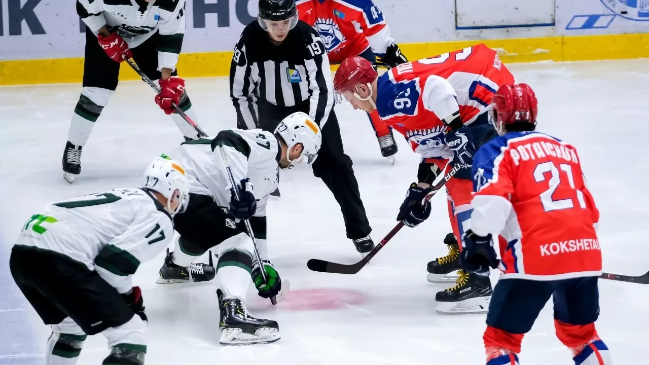 "Бейбарыс" и "Сарыарка" повели в полуфиналах чемпионата РК по хоккею