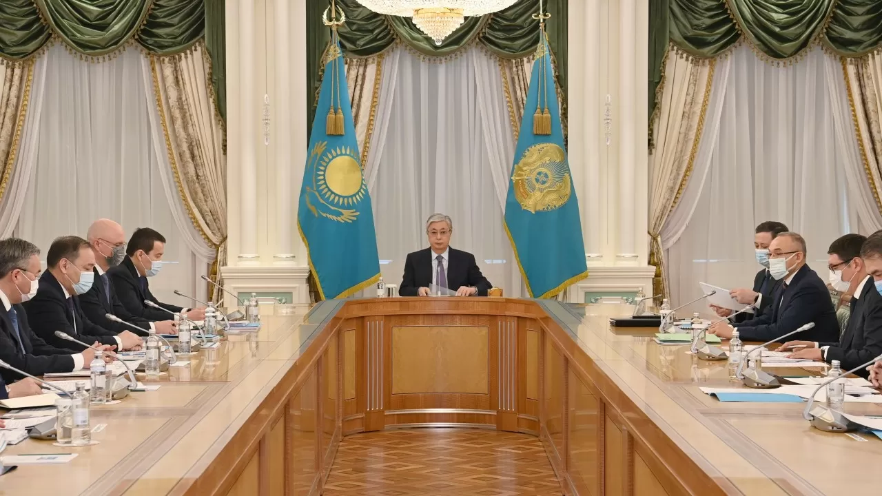 Токаев: Геополитическая неопределенность оказывает серьезное давление на нашу экономику