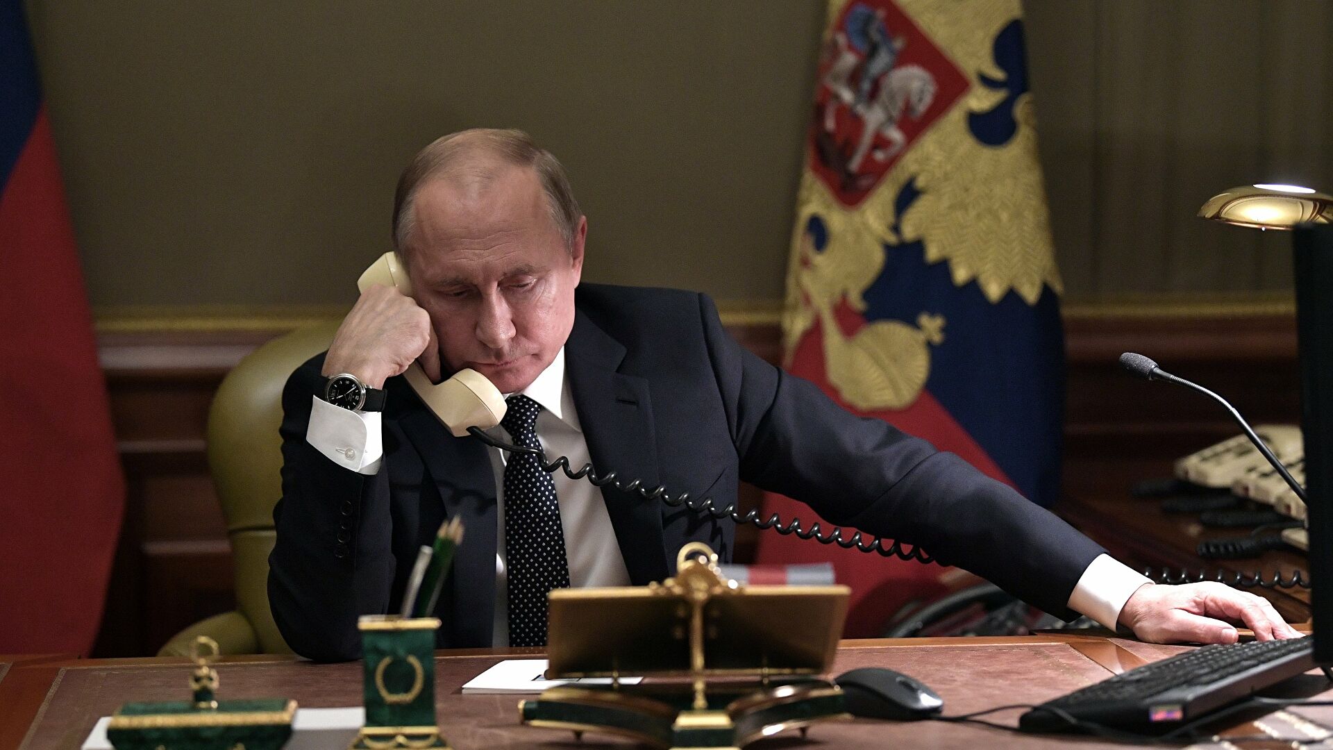 Путин провел телефонный разговор с Макроном: о чем они говорили