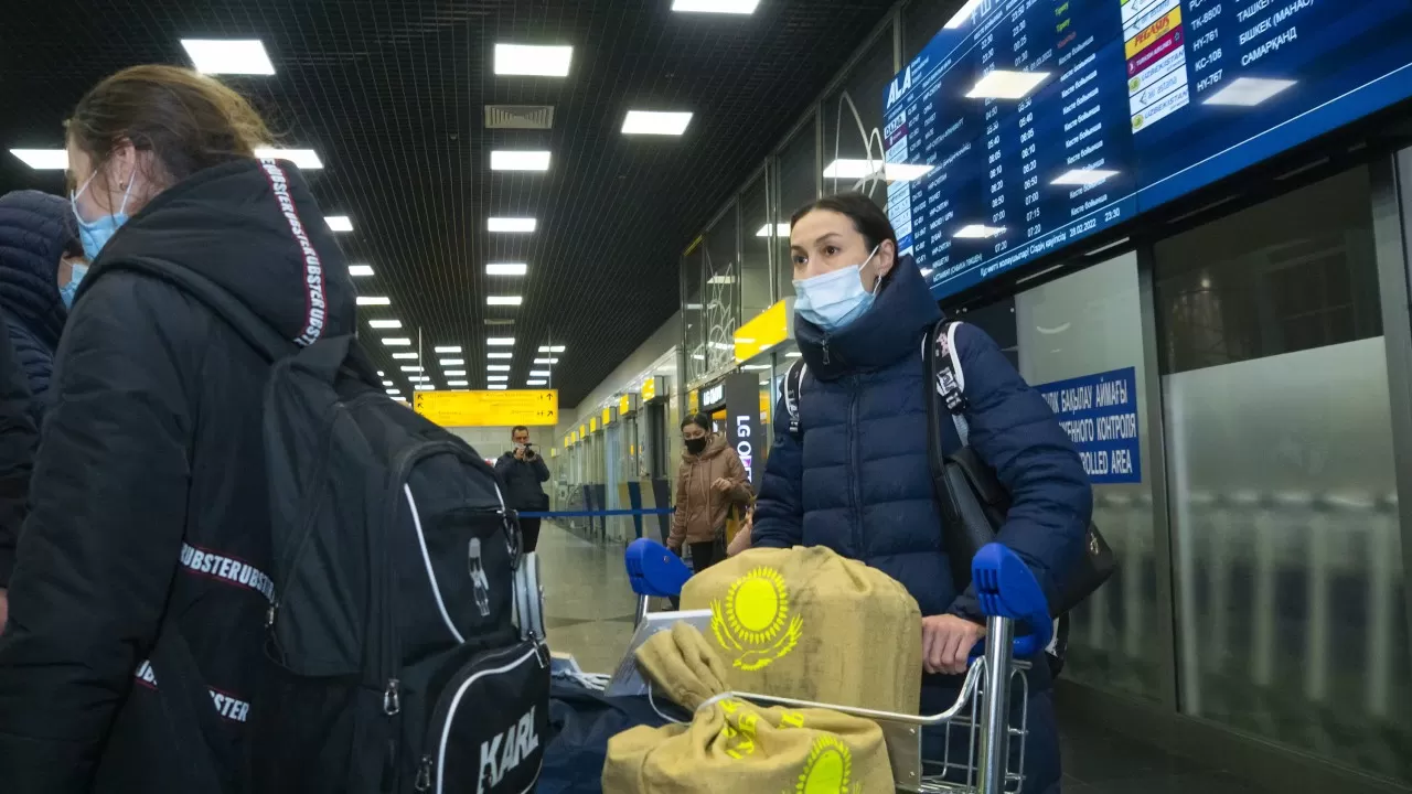 О чем рассказали казахстанцы, вернувшиеся из Украины