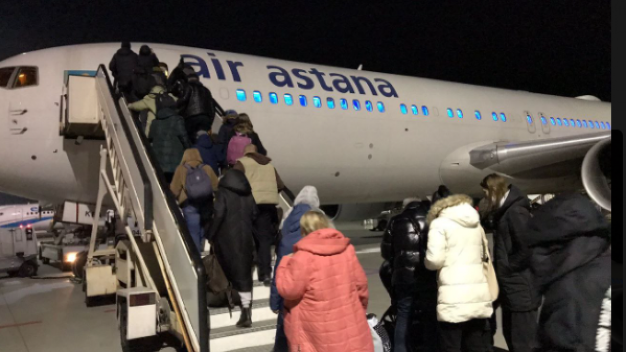 Еще один рейс с казахстанцами из Украины летит в Алматы