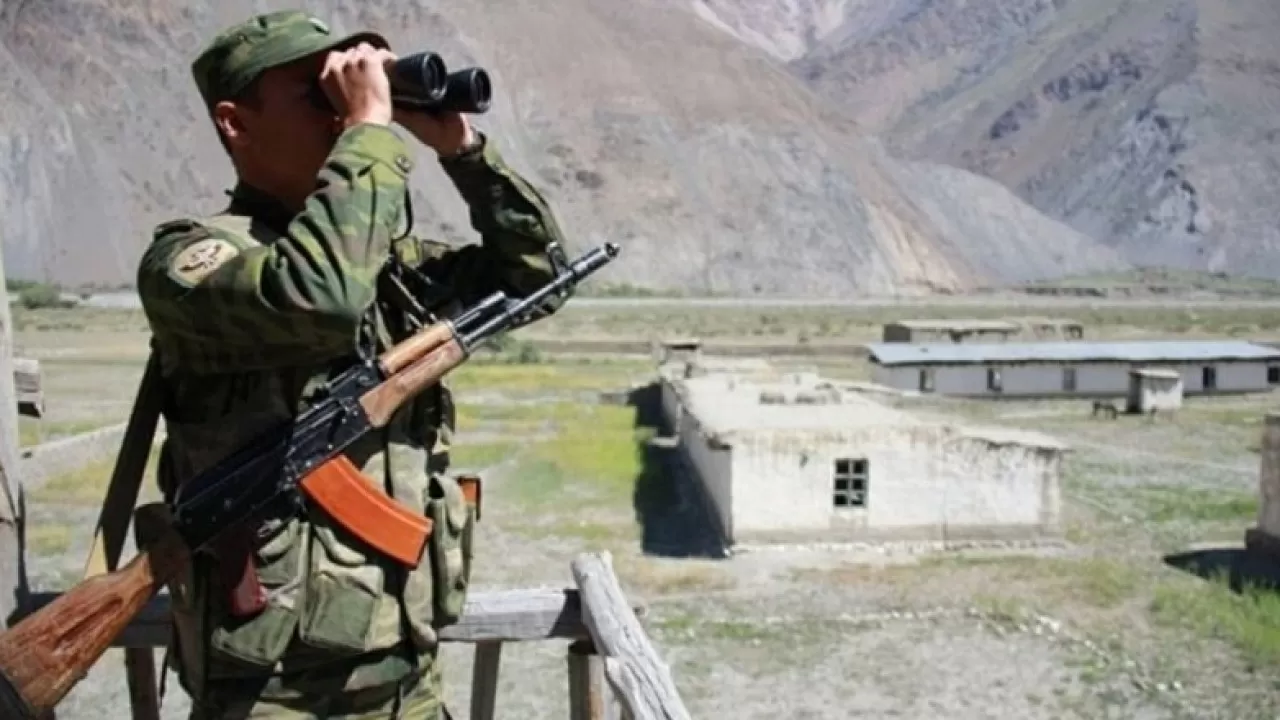 На киргизско-таджикской границе произошла перестрелка между пограничниками 