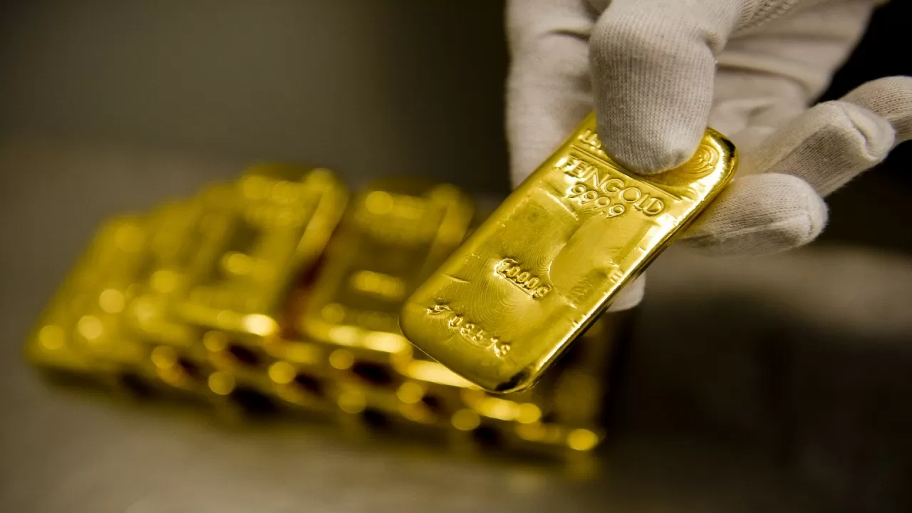 Причину снижения цены за слиток золота назвали россиянам 