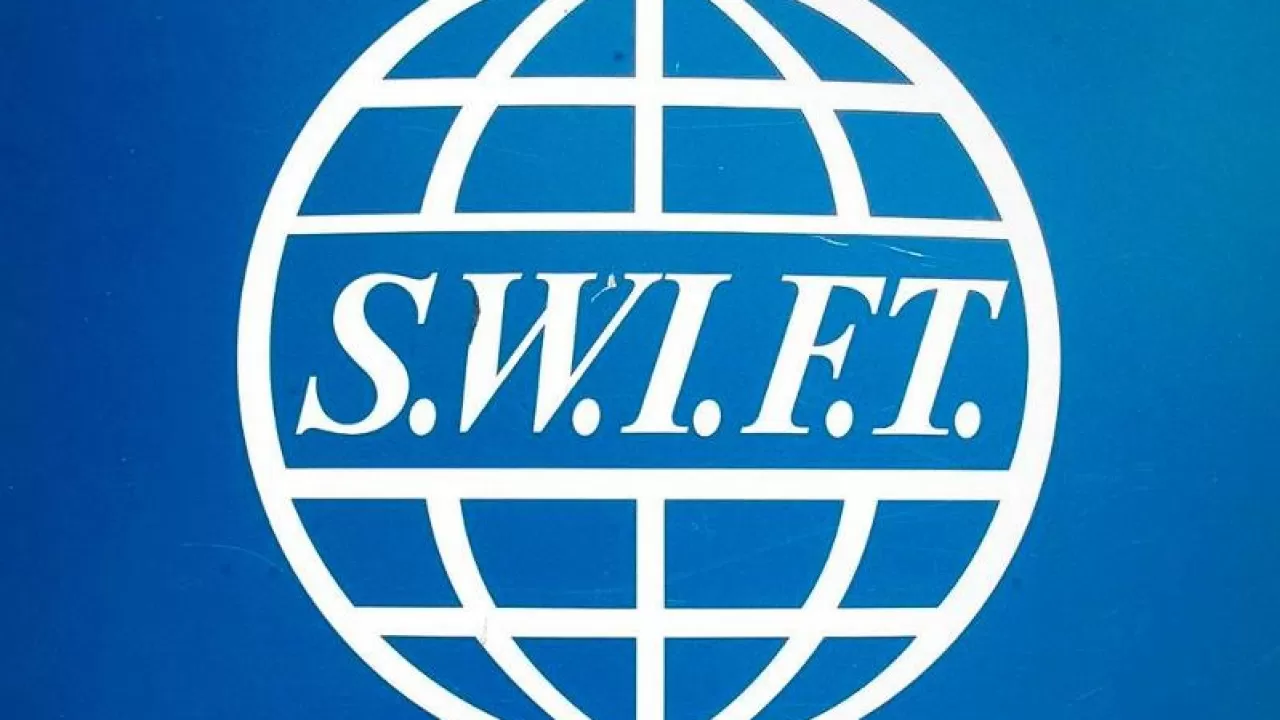 Стало известно, когда SWIFT отключит подпавшие под санкции ЕС банки России  