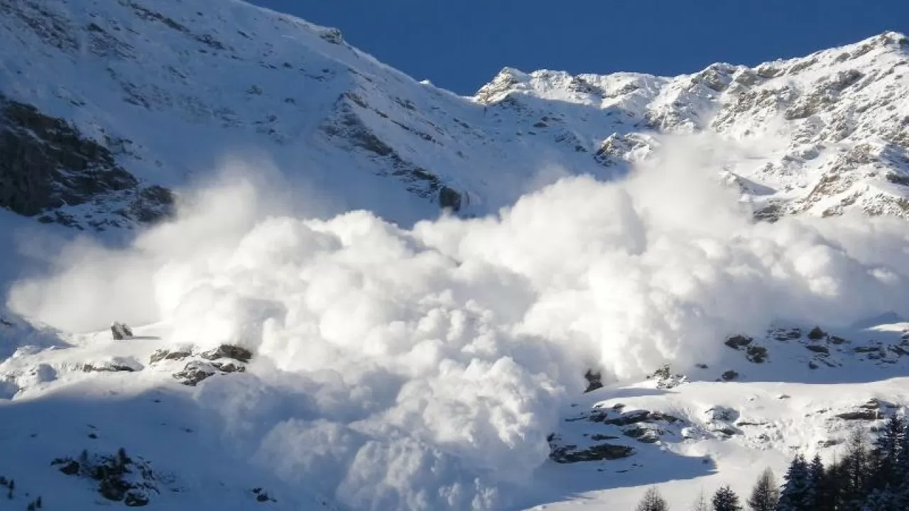 В горах Алматинской области сохраняется лавинная опасность  