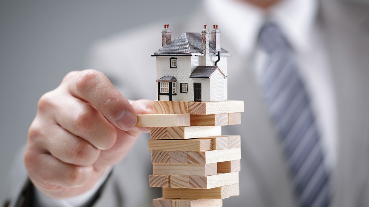 Рынок жилой недвижимости довели до коматозного состояния. Ждать ли обвала? 