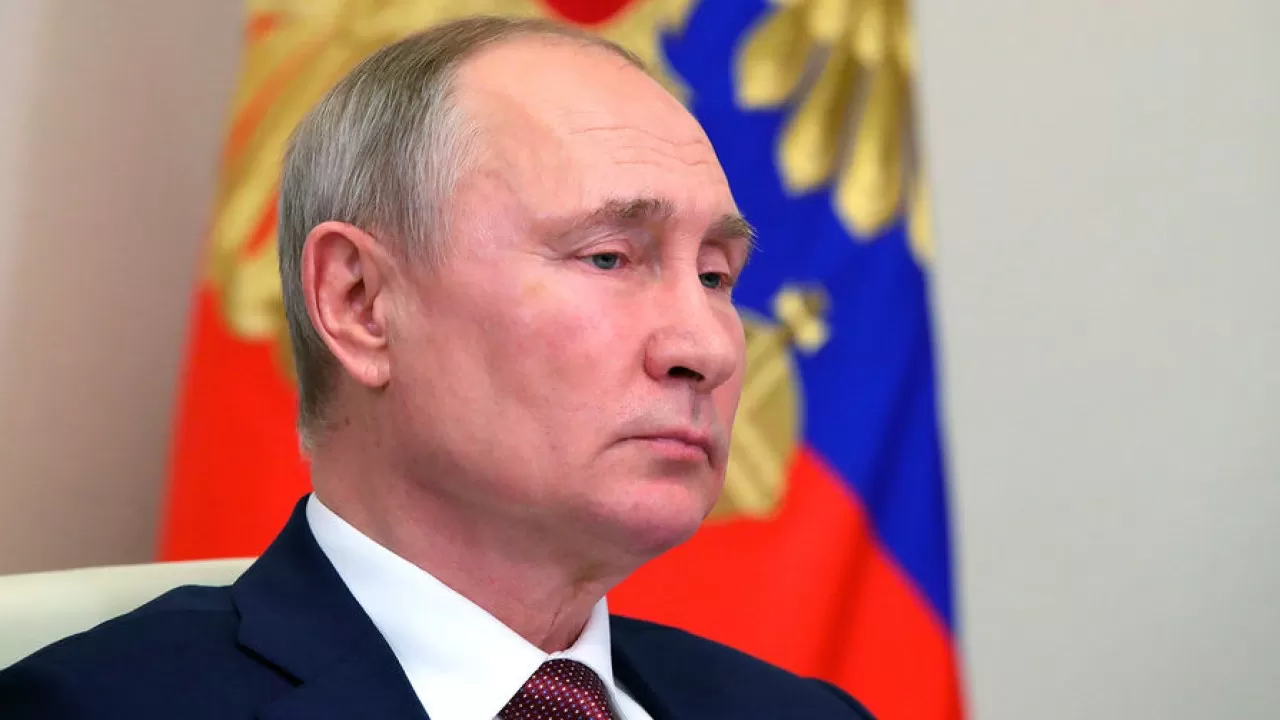 Путин: Мы не планируем вводить военное положение