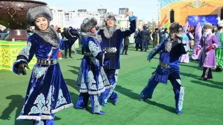 Казахстанцы празднуют Наурыз  