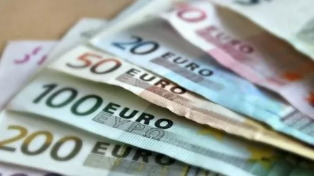 ЕС запретил проводить любые операции с банкнотами евро в России