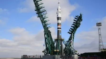 Ракета "Союз-2.1а" с тремя российскими космонавтами стартовала к МКС с Байконура