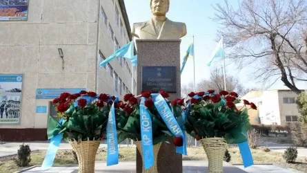 Тараз гарнизонында даңқты қолбасшы Бауыржан Момышұлына ескерткіш ашылды