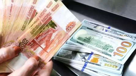 Ограничение на снятие долларов наличными ввели в России