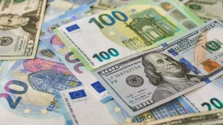Доллар США и евро обновили исторические максимумы на Московской бирже  