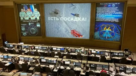 Космонавты успешно приземлились в Казахстане