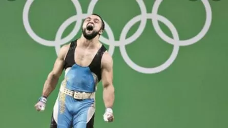 Казахстанский тяжелоатлет высказался о лишении его золотой медали