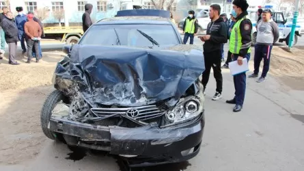В Кызылорде столкнулись маршрутка и легковой автомобиль