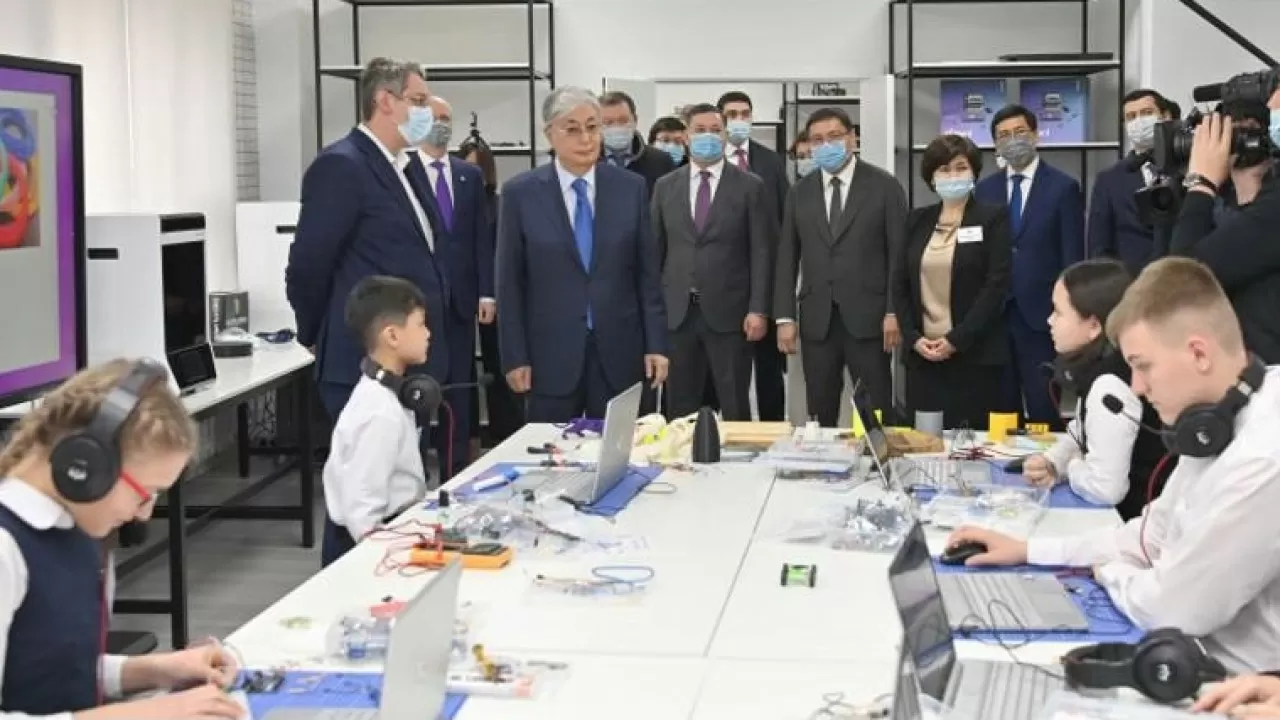 Президент РК посетил Дворец школьников в Алматы  