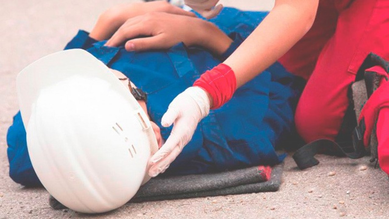 Травмированные спортсмены. Производственный травматизм. Спасение людей при крушениях поезда. Тяжело травмированный. Человек с травмой позвоночника.