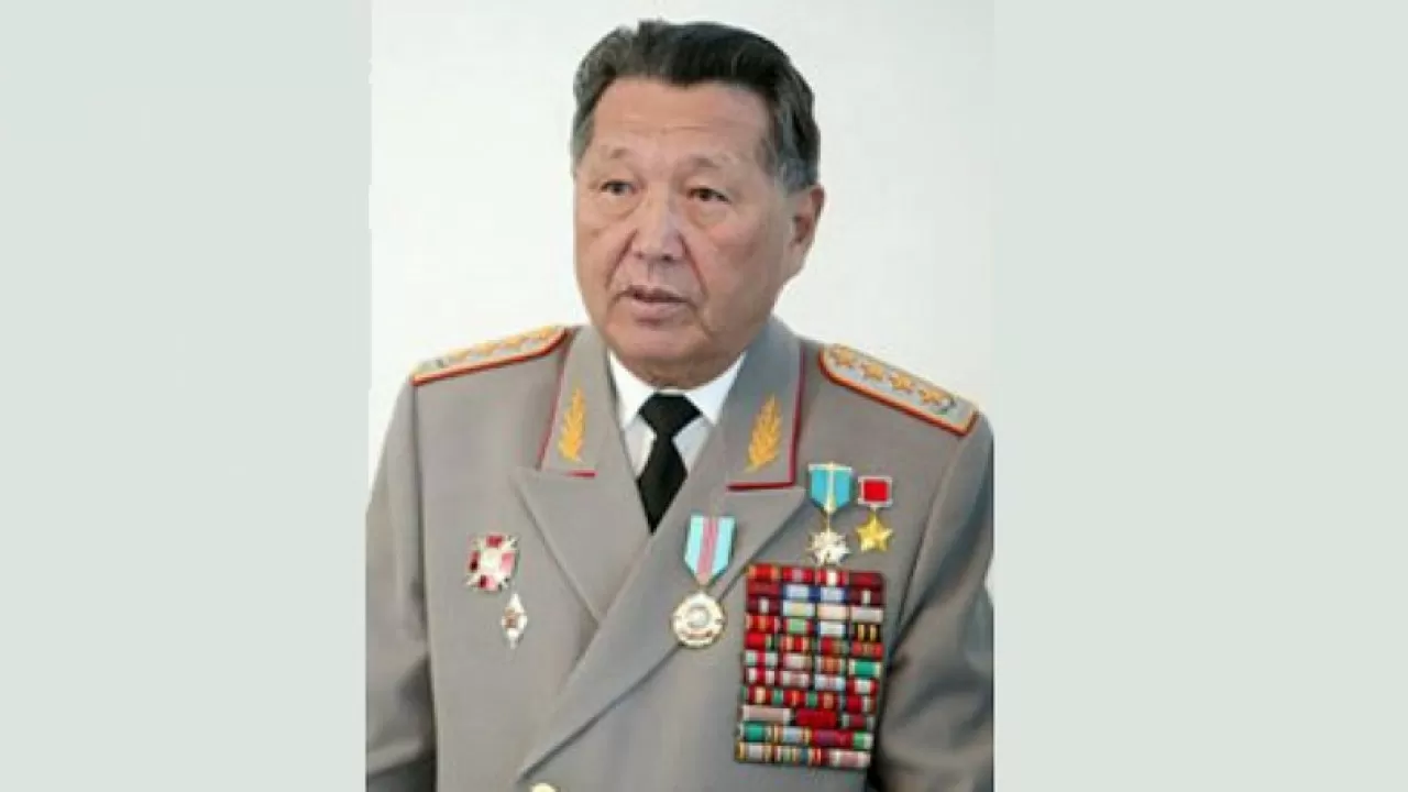 Бронзовую скульптуру первого министра обороны независимого РК установят в Усть-Каменогорске