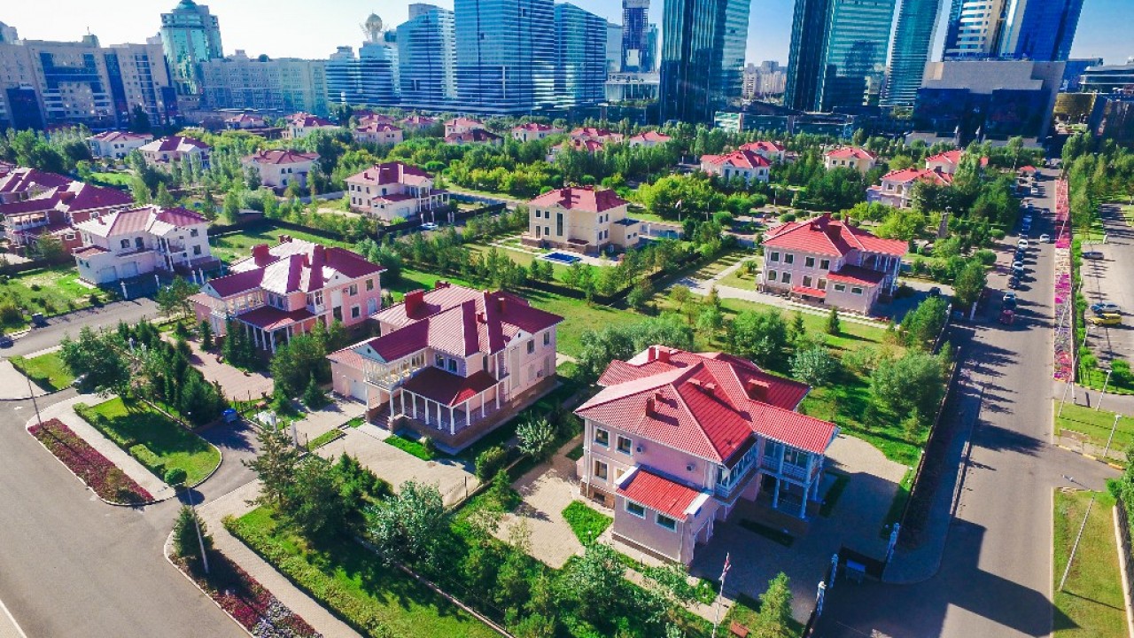 Дипломатический городок Астана. Вип городок Саранда Астана. Астана 1. Котеджный городок для депутатов в Астане.