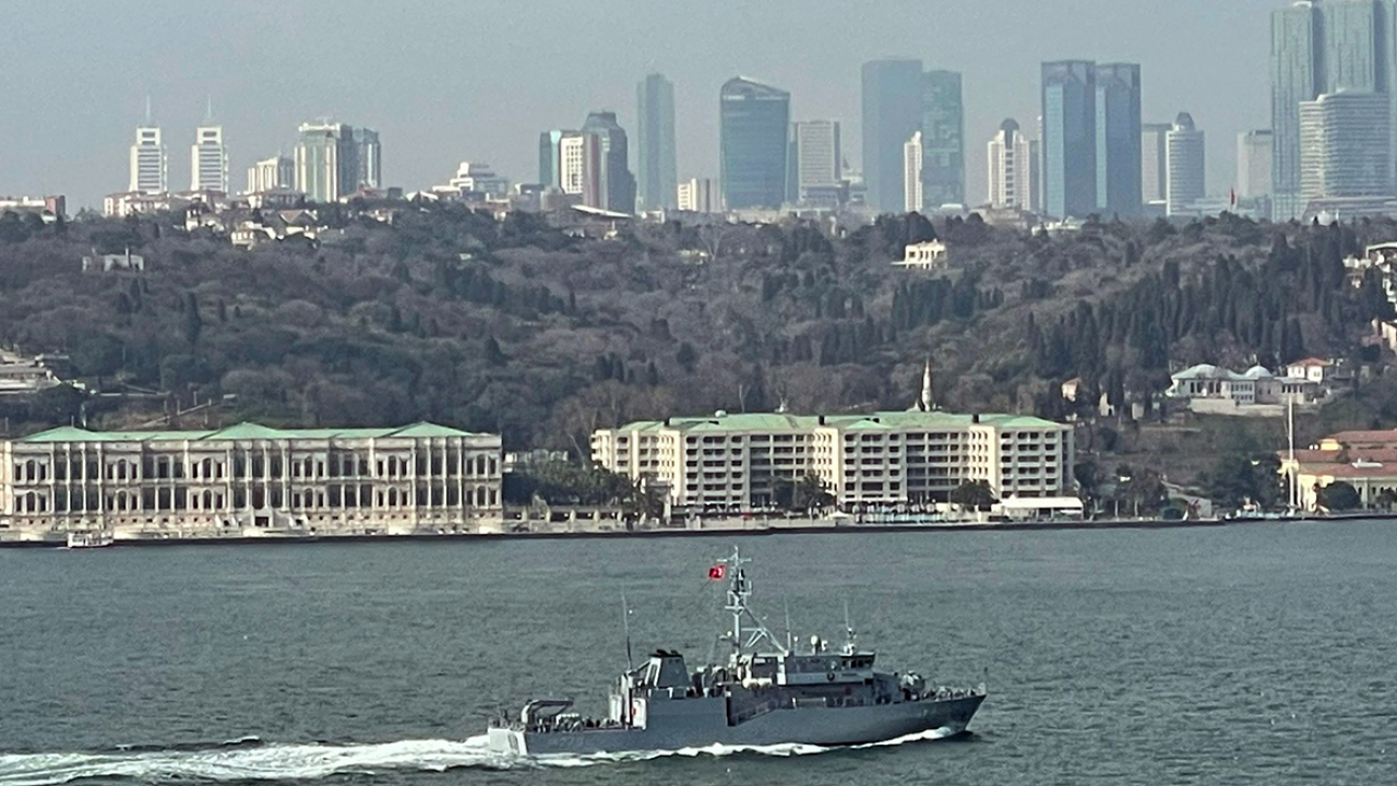 Черное море босфор. Пролив Босфор Турция. Босфор река в Турции. Пролив Босфор мины. Залив Босфор 2023.