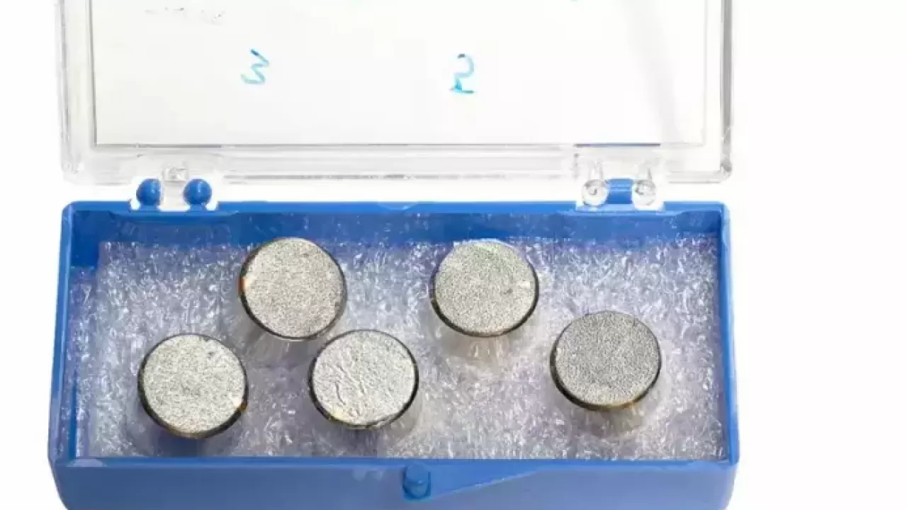 Микроскопическая лунная пыль ушла с молотка за полмиллиона долларов
