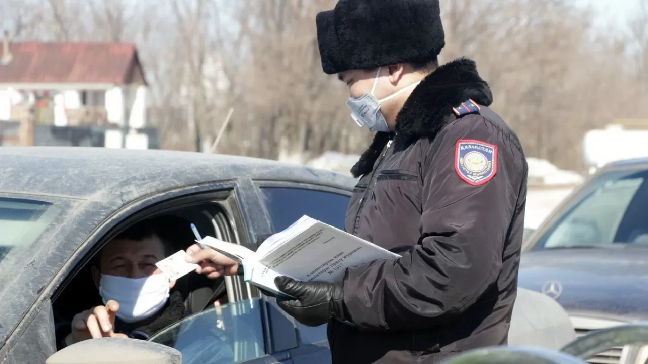 Жамбылдық полицейлер бір тәулікте жол ережесін бұзуға қатысты 900 фактіні тіркеді